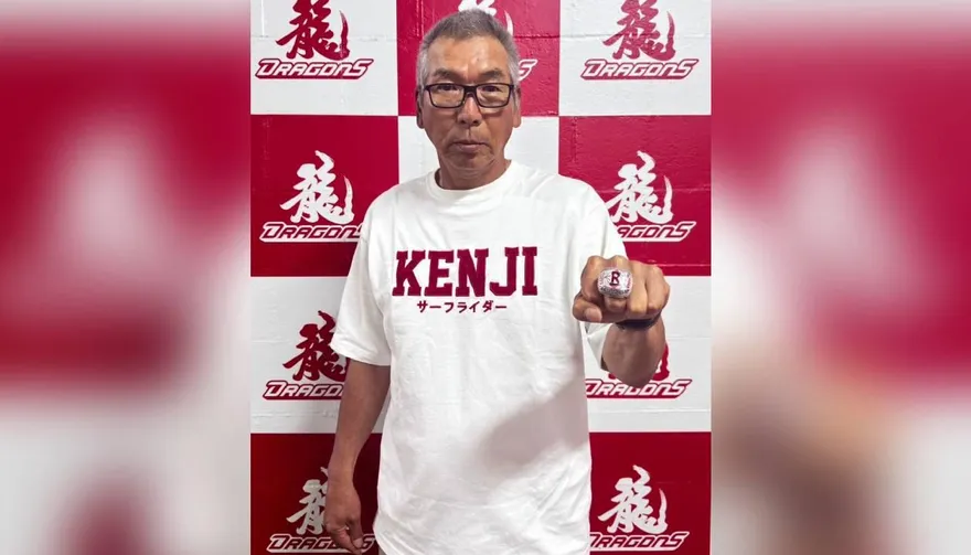 中職/古久保健二曬樂天冠軍戒！「和大家一起努力拚命的結果」