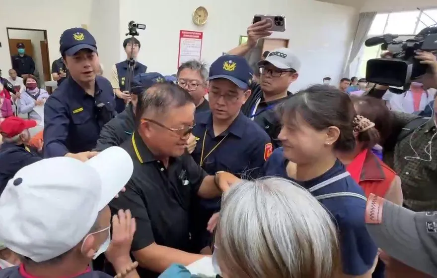 影/南投名間焚化爐抗爭震撼進展！反對陣營當場起內訌