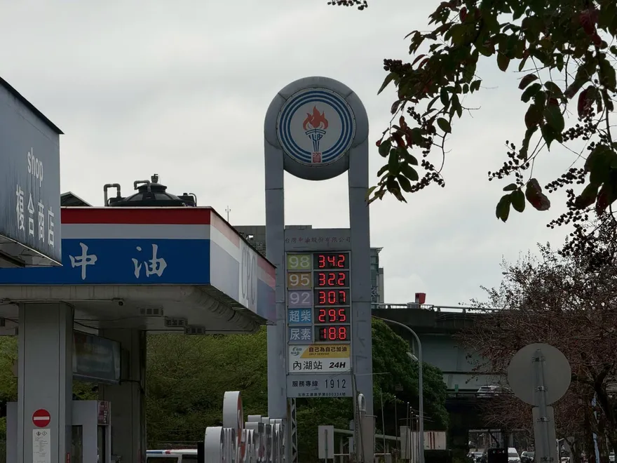 中東戰火未歇！下周加油荷包仍失守　汽柴油估漲1.2至2元