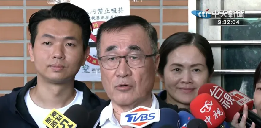 鄭運鵬開酸踢鐵板！李四川正面對決曝「鐵鎚背後感人故事」