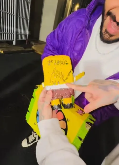 美饒舌歌手意外與馬杜洛成獄友　出獄向朋友炫耀「拿到簽名」