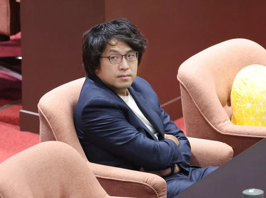 綠營網內互打！謝志偉護航沈伯洋開戰台派：和國共一樣黑Puma