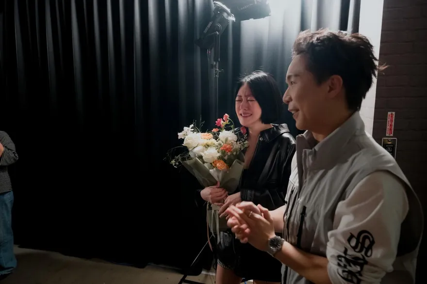 小S暌違1年回歸淚崩了！開門驚見「50人大陣仗迎接」激動飆髒話