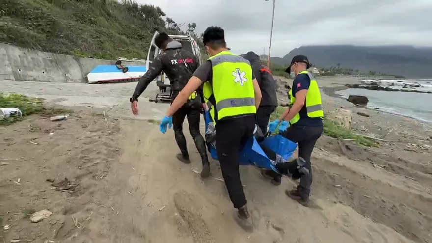 才3分鐘就出事！台東海賊灣40歲男下潛10米溺水命危