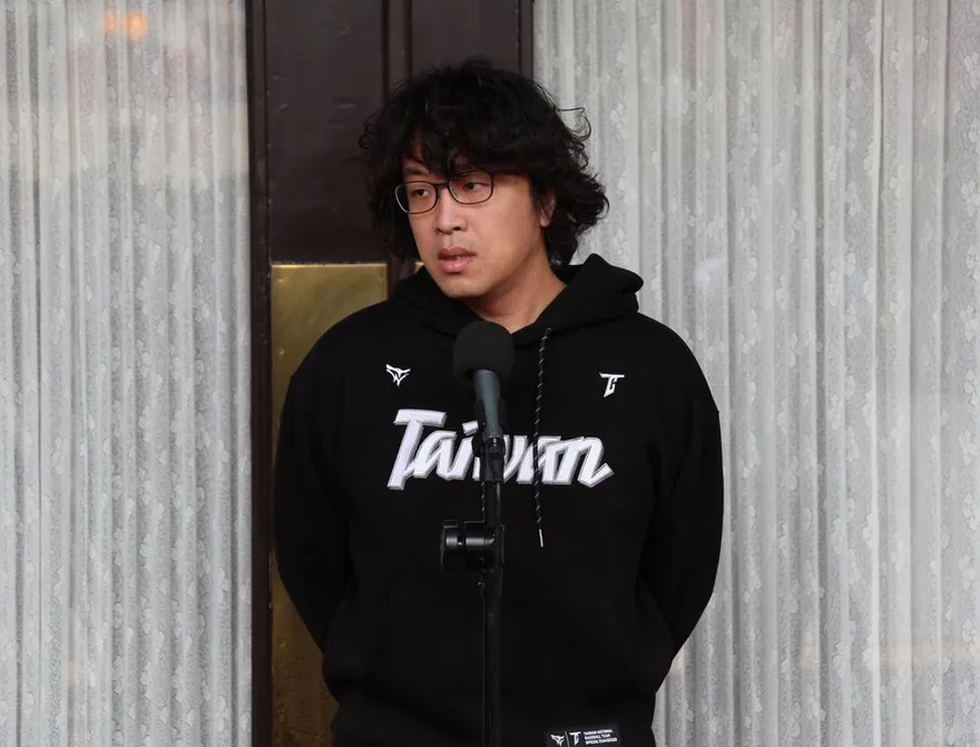 華麗人設轉變啟動？脆網友曬對比圖「沈伯洋神似裴勇浚」帥爆