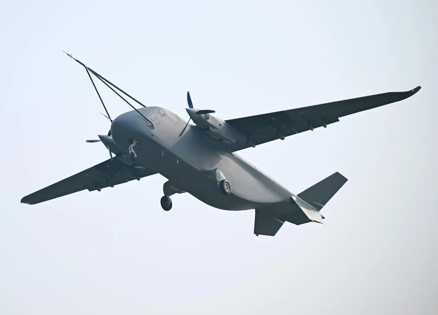 最新殺器「長鷹-8」首飛！陸國防部：反分裂手段「越來越豐富」