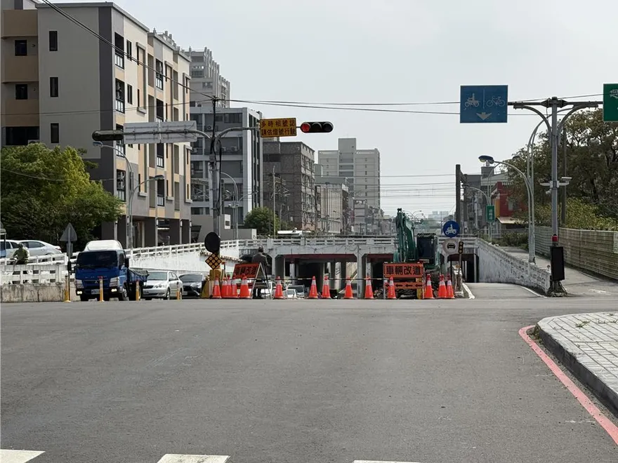 竹南南地下道滲水致路面損壞！緊急搶修預計4月中完成
