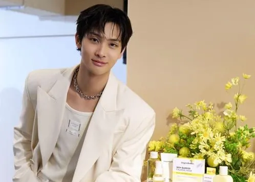 退伍後首露面！VERA成員不捨軍營「發小卡給士官長」　FEniX夏浦洋曝膝傷復健進度