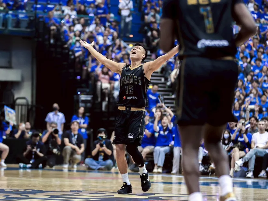 PLG/還要引退嗎? 林志傑開賽連得11分嗨翻全場