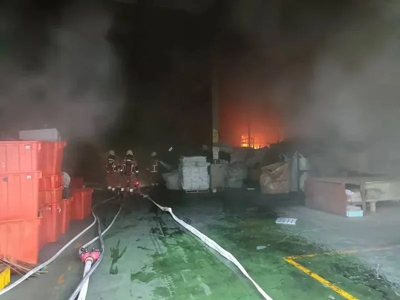 影/新竹上櫃公司金益鼎三級火警　300坪烈焰燒了一上午