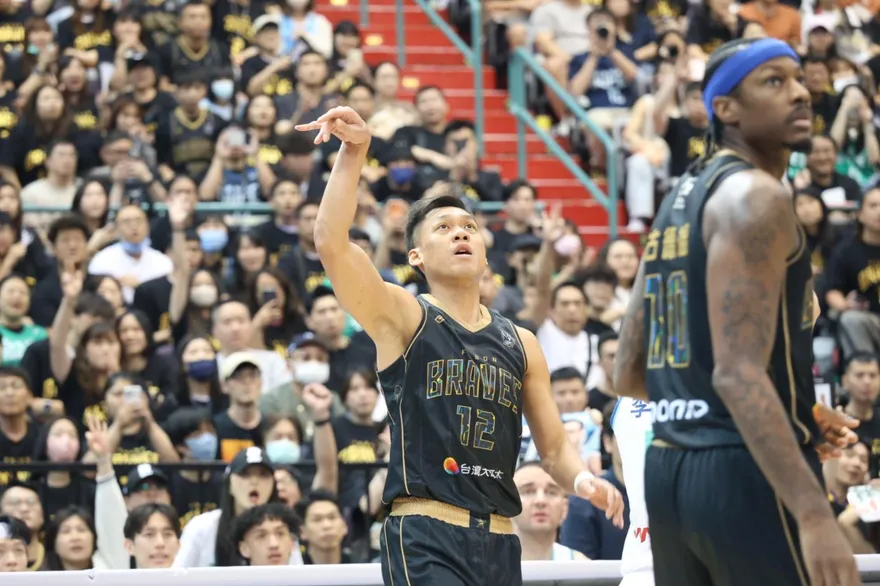 PLG/台籃GOAT！林志傑引退賽超狂三分率隊逆轉　最後一舞完美落幕