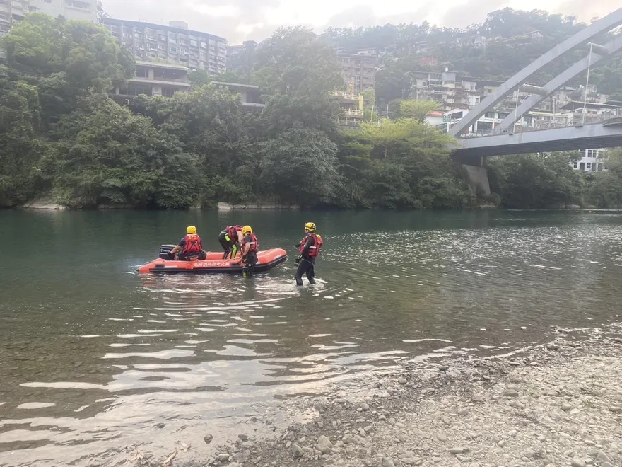 新北新店廣興橋84歲男落水失蹤！尚未尋獲