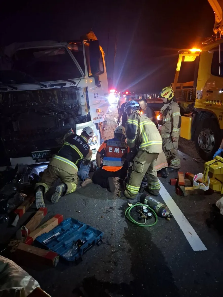 影/回天乏術！台84線重大車禍「男子拋飛橋下傷重不治」