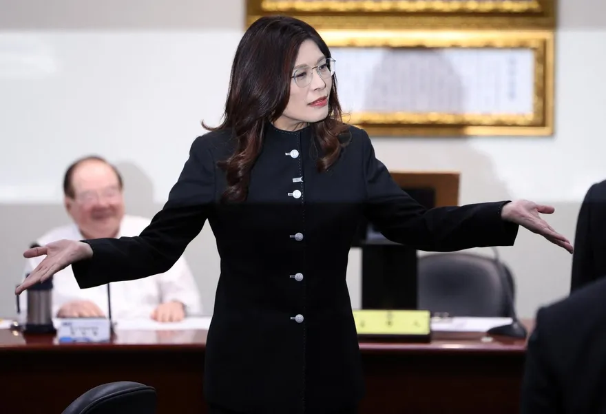 解密鄭麗文「女版中山裝」！來自廣東禮服公司　曾為多國元首訂製