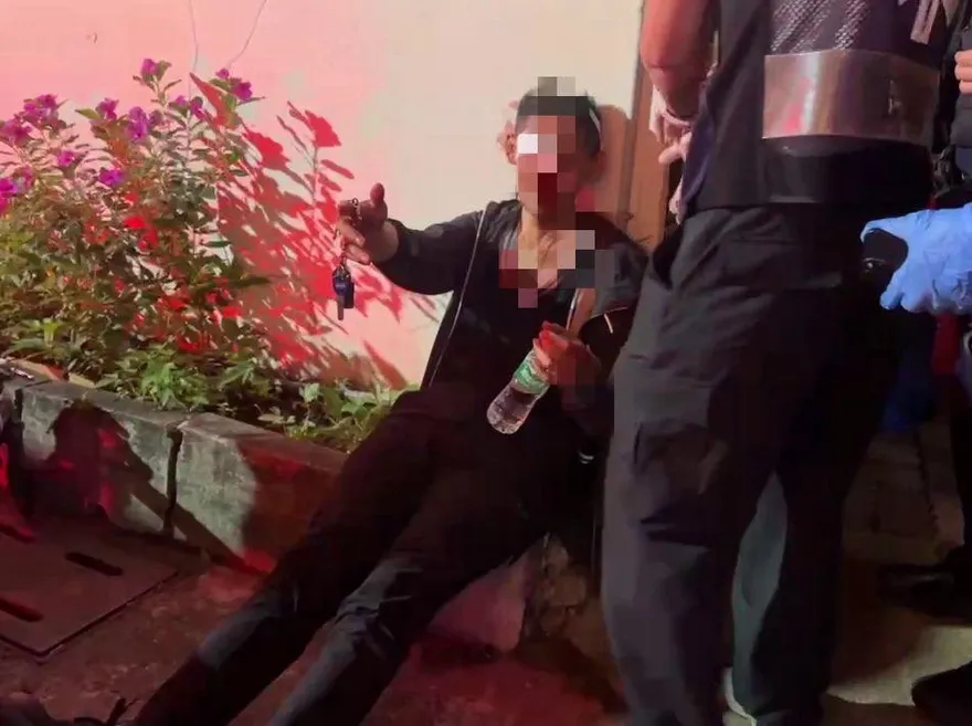 影/高雄摩鐵喋血！談債務起衝突「男子重創倒床上」