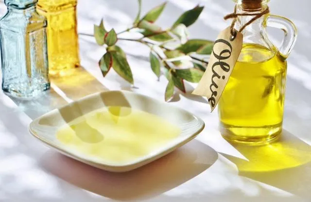 「橄欖油混檸檬汁」掀韓國保養熱潮！醫搖頭：恐傷腸胃