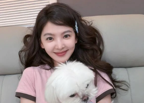 現場畫面流出！章若楠拍戲走神挨轟登熱搜　工作室怒點名劇組發聲了