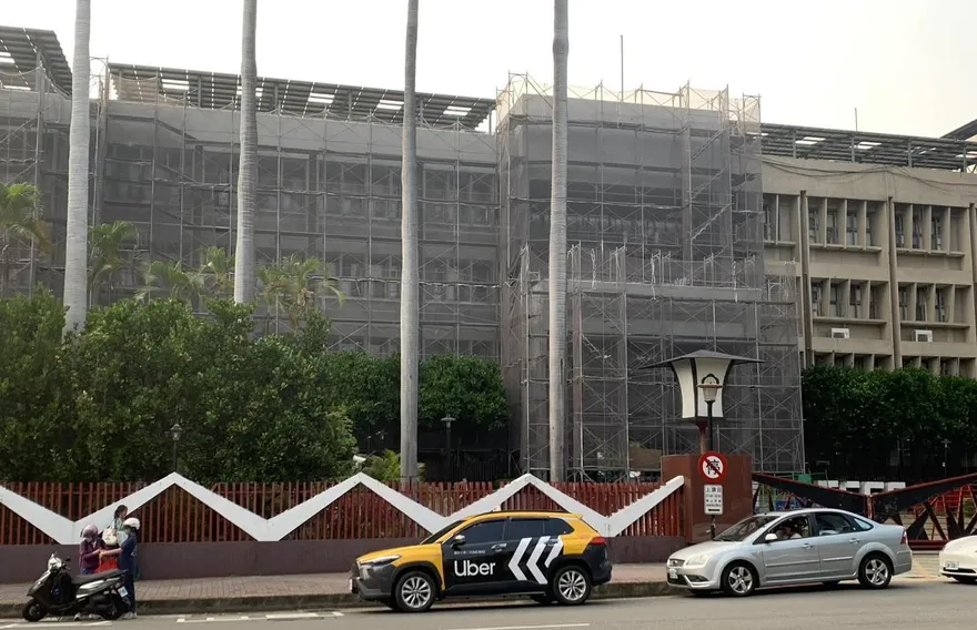 獨/台中女中「蒸籠裡上課」　學生發起「打爆市長信箱行動」