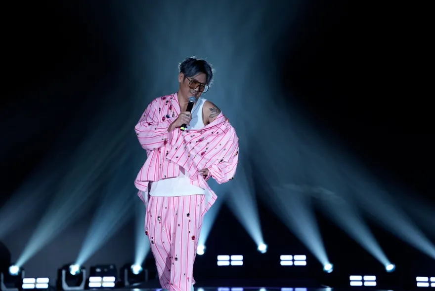 曹格手滑PO文突喊「我是Gay！」　自嘲老花眼急刪文