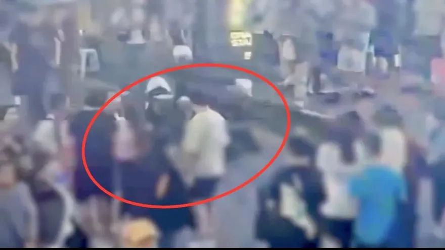 影/北市西門町驚傳男子持刀　遭優勢警力壓制逮捕