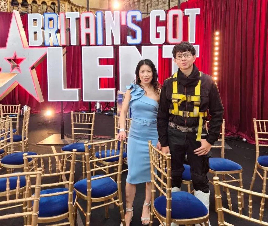 水管阿民登英國達人秀！藍白拖打鼓、蜂炮秀炸裂全場晉級