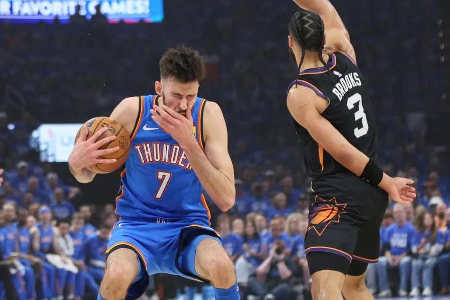 NBA/賽前就現小爭執　惡漢首節直接賞雷霆中鋒一記耳光