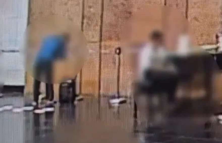 影/女子北車彈琴沉浸旋律背包失竊！　警方迅速破案逮50歲嫌