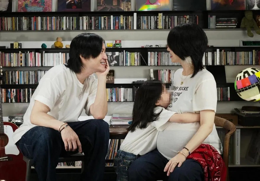 五月天怪獸升格二寶爸告白兒子　甜曬愛妻大肚全家福