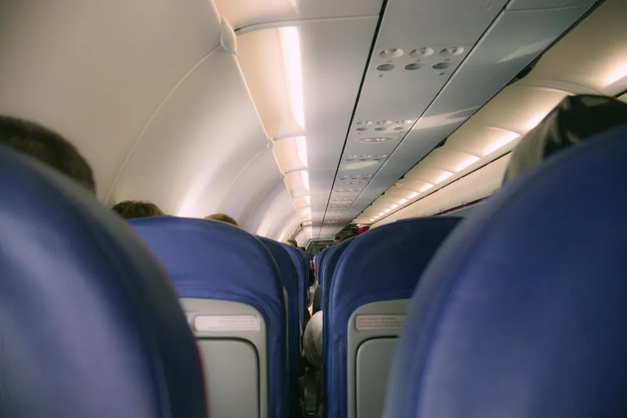 好大官威！陸央企董座德機場喝爛醉　硬要登機害航班大延誤慘了