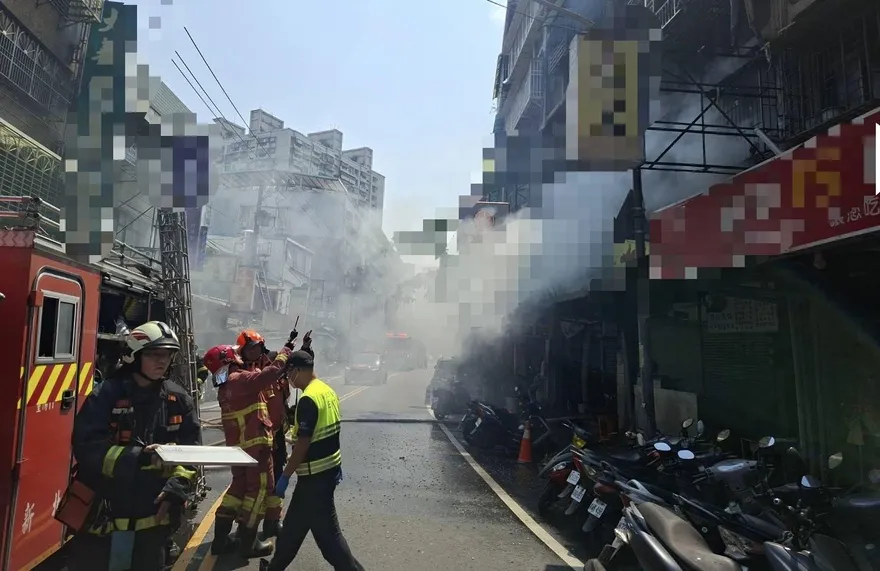 影/新北三重住宅火警　婦人救出命危送醫搶救不治