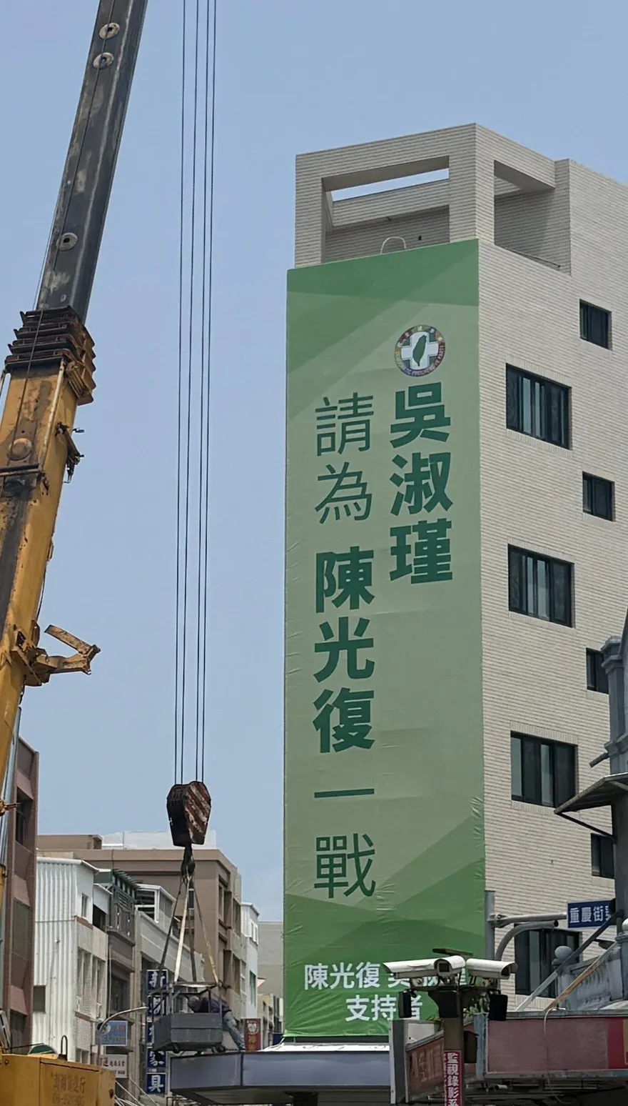 澎湖選情有變數？馬公街頭現看板　基層力拱吳淑瑾「代夫出征」