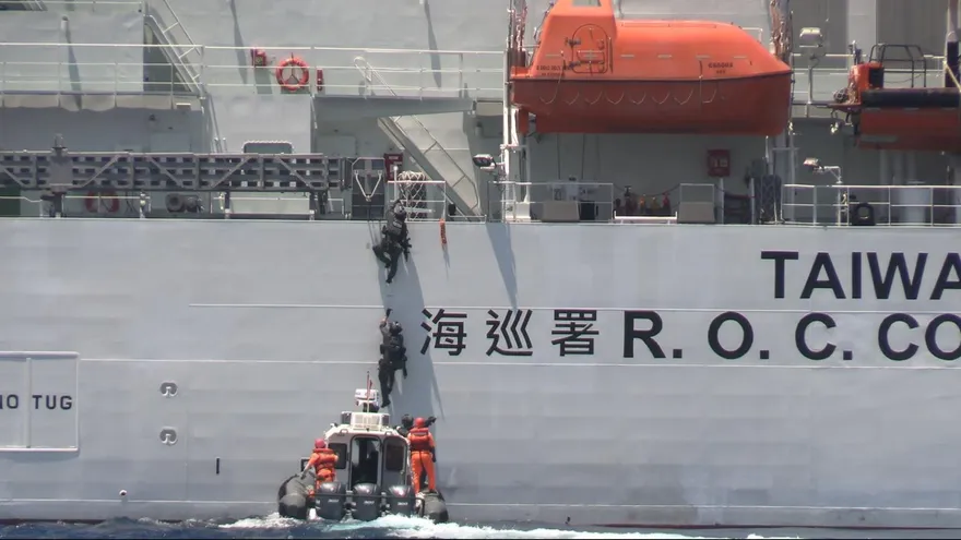 太平島「南援九號」演練登場　海巡特勤隊首度遠赴南沙參演