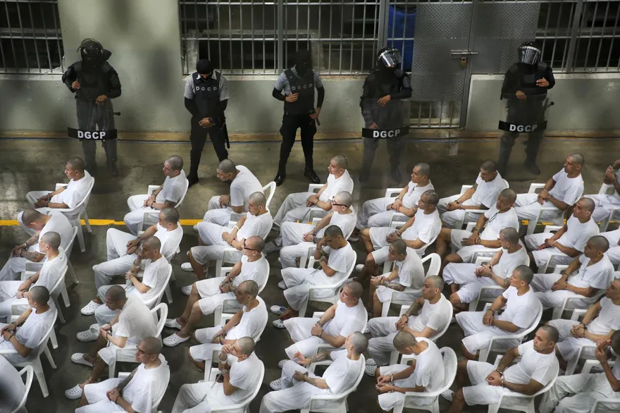 薩爾瓦多掃黑　486幫派成員「集體視訊受審」引人權團體關切