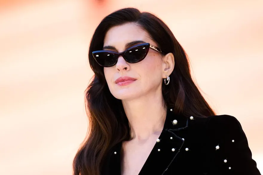 昔遭偷拍羞辱震驚全球！安海瑟薇3層次反擊成教科書示範