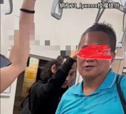 影/台鐵浮洲站區間車大叔「把廁所變澡堂」　車廂淹大水