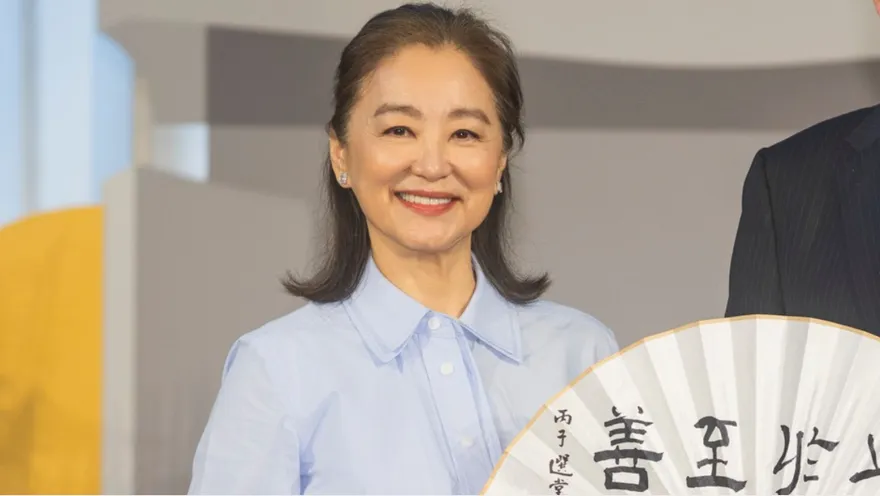 71歲林青霞美貌驚人！滿頭白髮現身　網讚：優雅老去