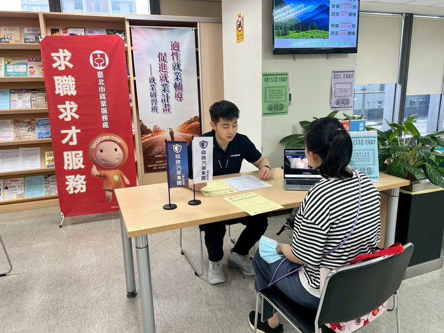 北市釋千職缺！YouBike月薪50K　照服員時薪450元搶人