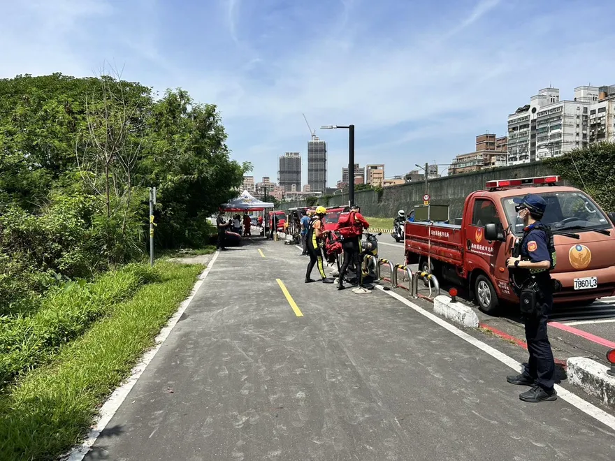 離奇！新莊大漢橋搜索墜溪女騎士　警消竟撈到65歲男浮屍