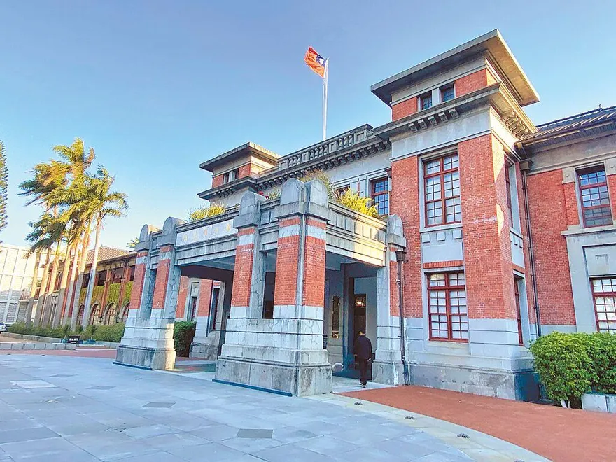 青鳥抹黑高虹安翻車！他挖出「陸客逛總統府」影片打臉：是否也要公審賴清德