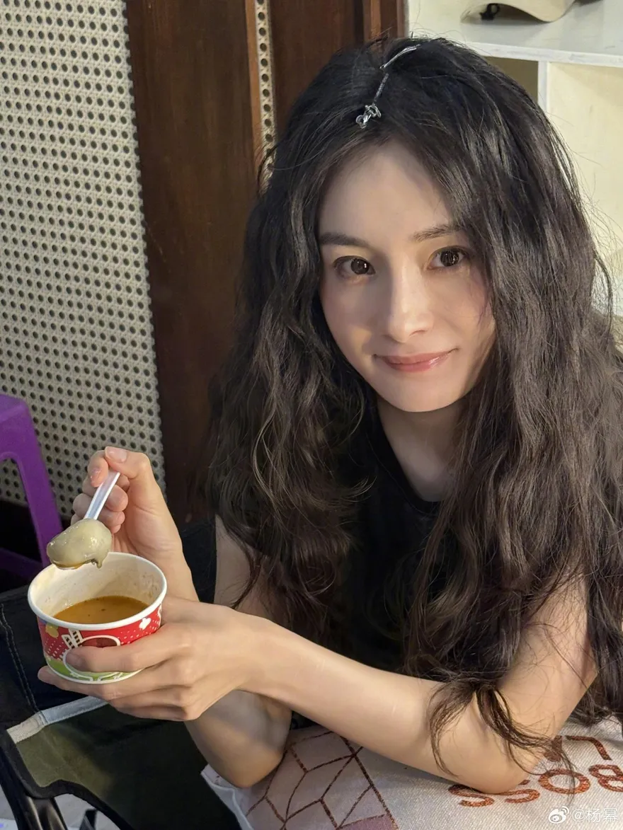 楊冪出意外！驚曝臉部遭蒸汽眼罩燙傷　本人親發聲