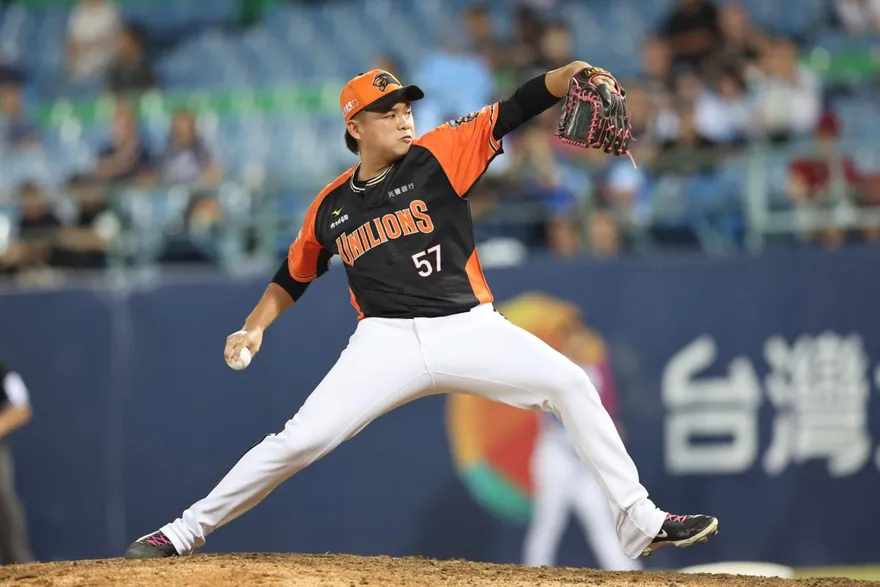 中職/餅總愛的教育！獅投補位慢被罰跑　網：像學生一樣