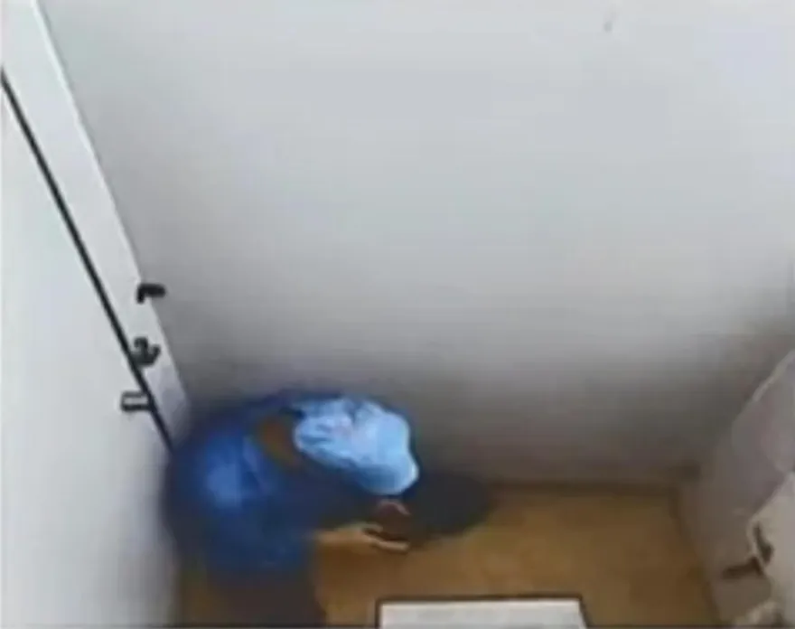 開除員工PO「廁所玩手機照」　陸公司疑裝監視器被炎上