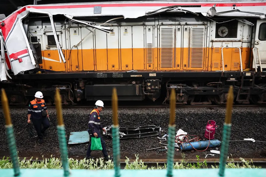 印尼列車相撞增至14死84傷　女性專用車廂受創最重