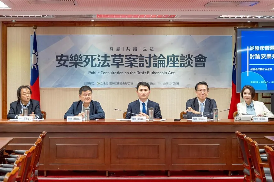 破天荒！藍綠白立委齊聚立法院　為安樂死立法進行實質對話