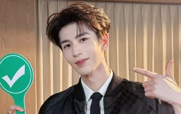 張凌赫片場受傷！低血糖無法起身畫面流出　工作室急發聲曝現狀