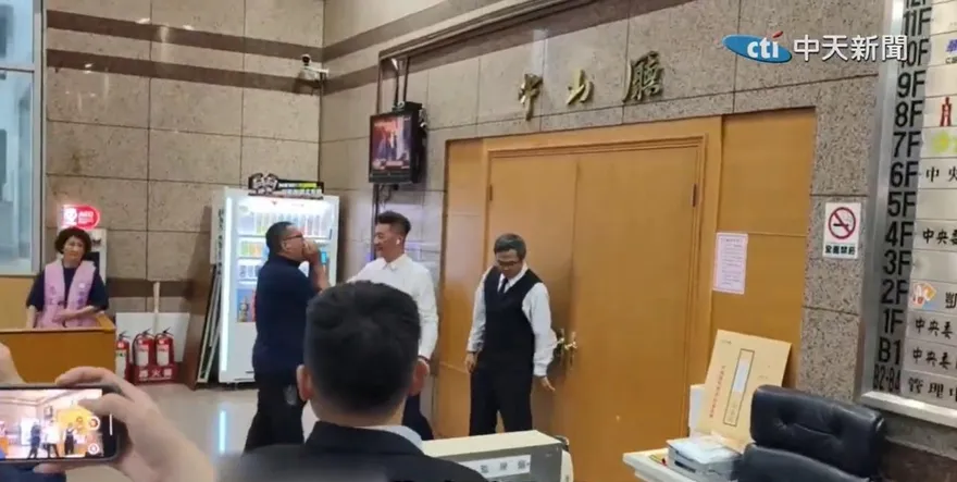 藍高層嗆開除韓國瑜！黨員衝黨中央怒嗆：季麟連王八蛋、鄭麗文吃X