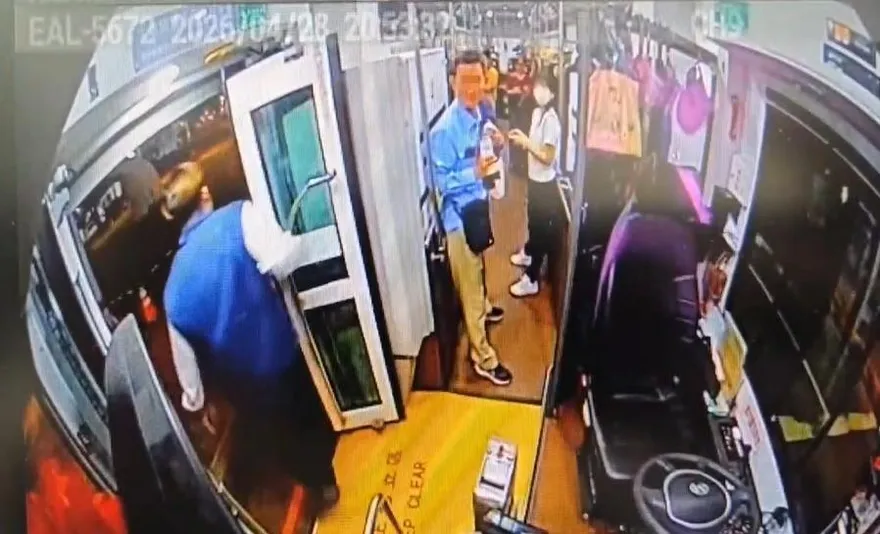影/公車司機遭辱罵氣炸停車追人　業者認錯：將加強宣導