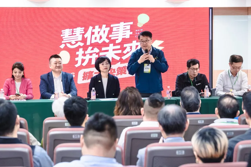 民進黨蘇巧慧競辦大將就位　粉專諷：銀河艦隊成員才華橫溢！