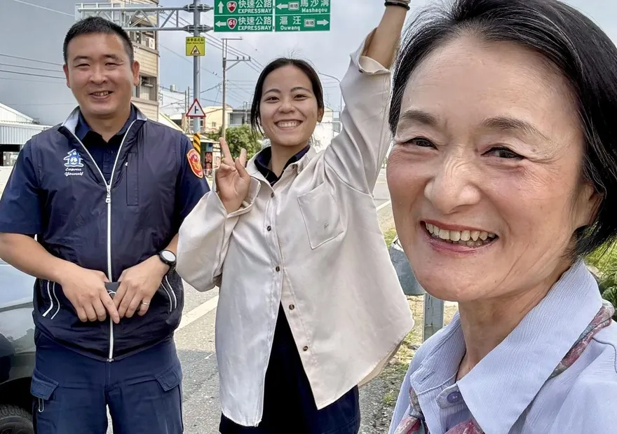 女警靈堂照「大眼燦笑」！譚艾珍淚揭現場：親友輪流痛哭