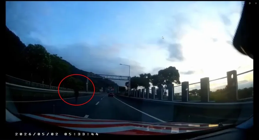 影/國5索命黑影！婦人「視力模糊」闖內側車道　連假駕駛急閃